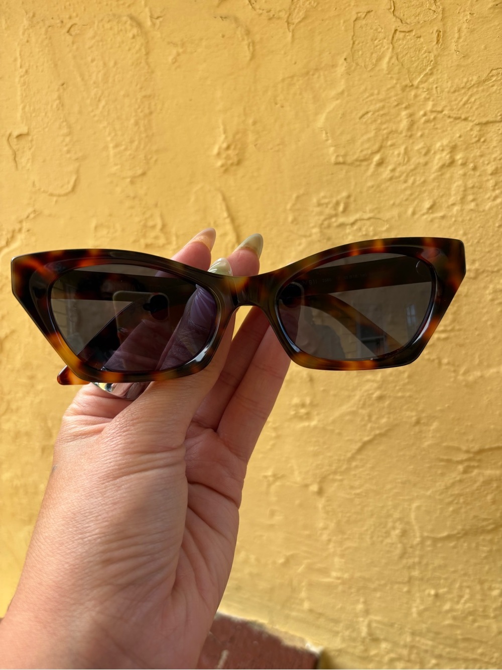Christian Dior Tortoiseshell Cat Eye Sunglasses - Brown